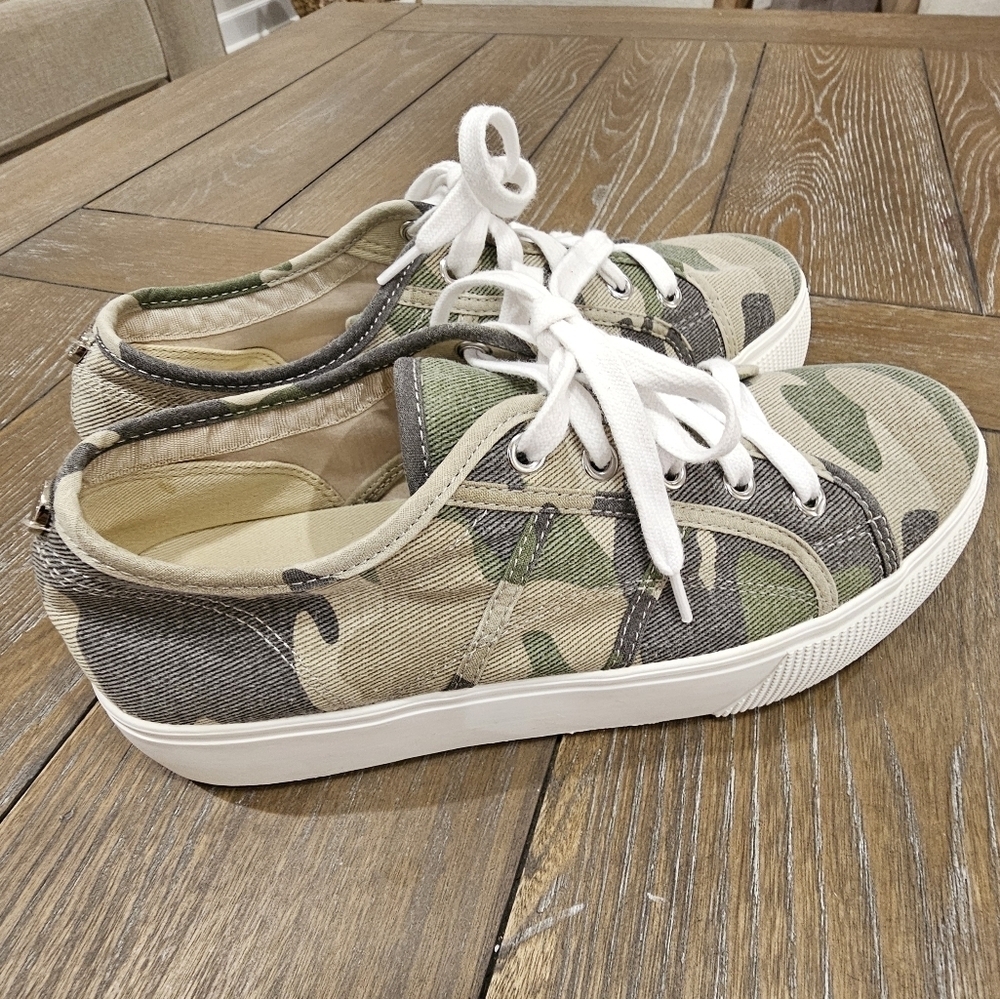 Steve Madden Camo Canvas Low-Top Sneakers in Green, Tan, Brown